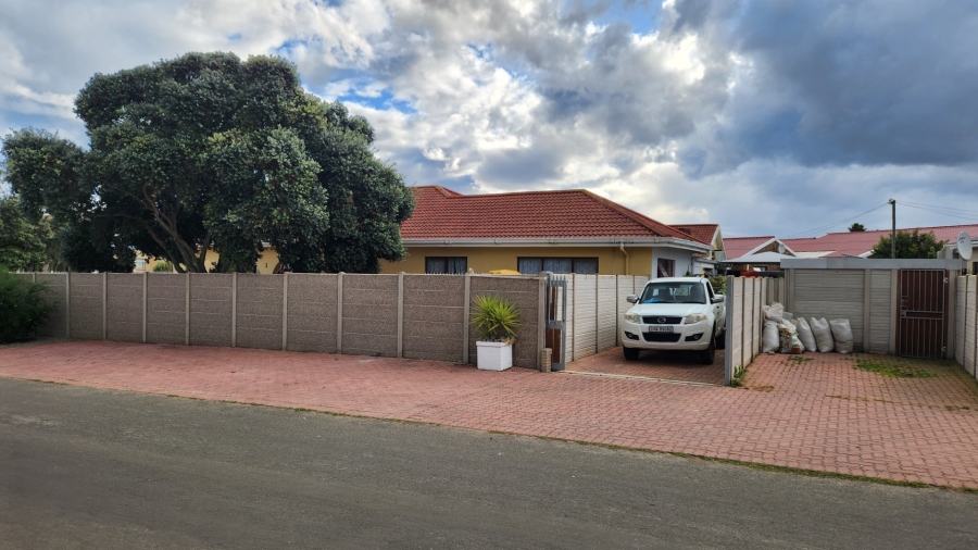 5 Bedroom Property for Sale in Hartenbos Central Western Cape